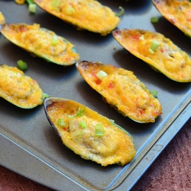 Baked Mussels with Sweet Chili-Mayo