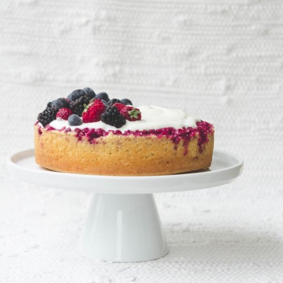 Lingonberry Cake with Skyr Cream