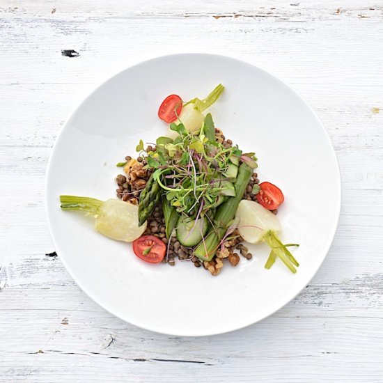 Lentils and spring vegetables salad