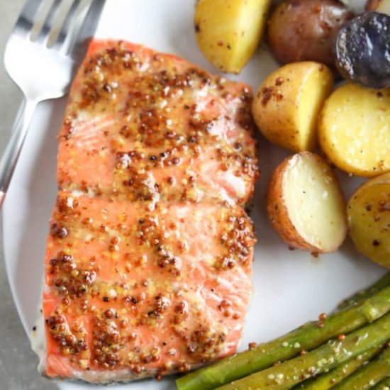 Easy One Pan Salmon Dinner